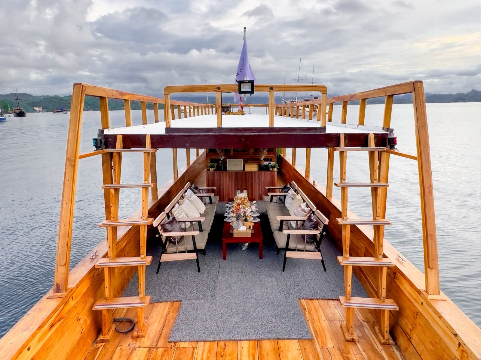 Tur Kapal Premium Open Deck (Shared & Private) thumbnail 3