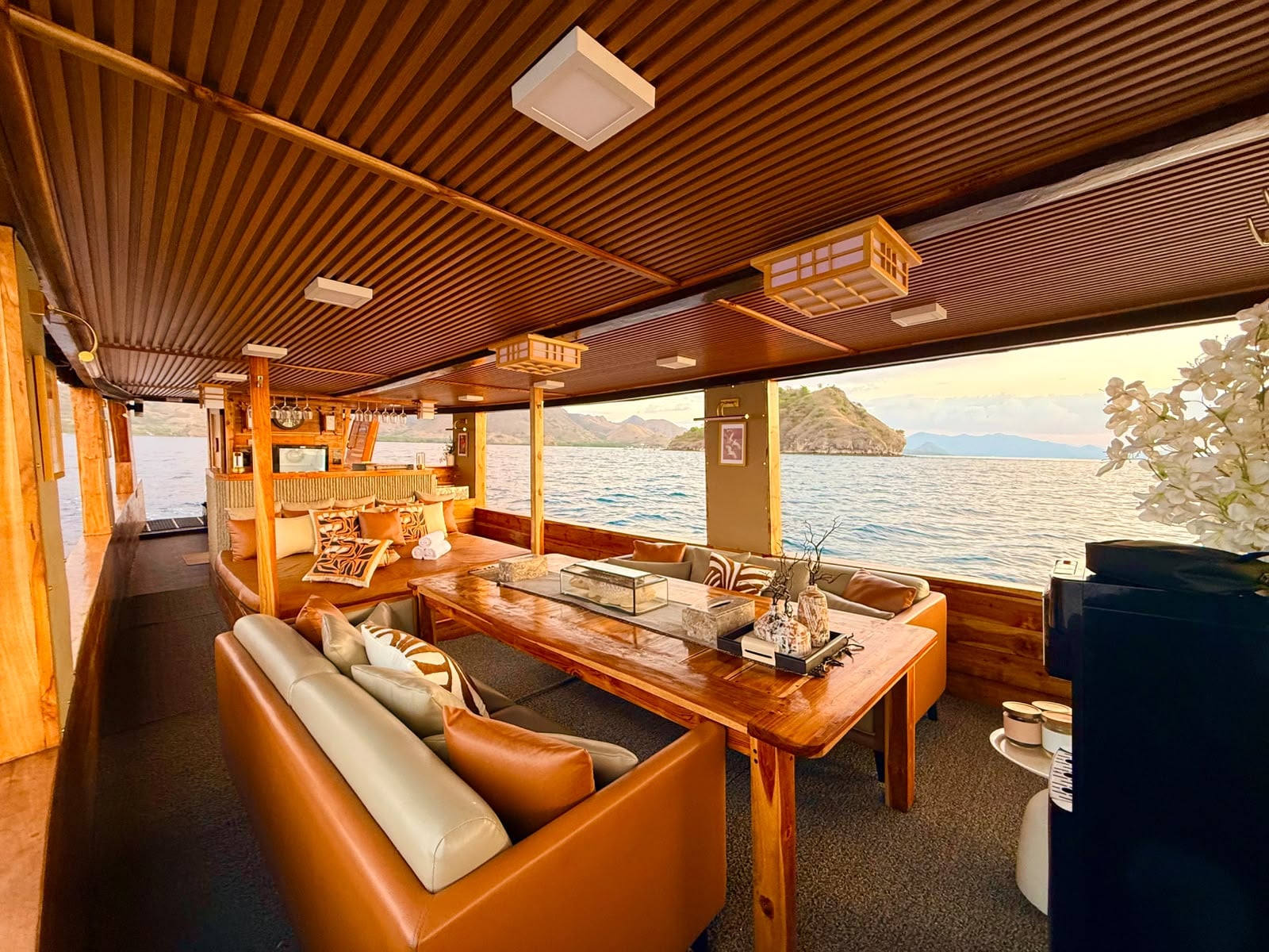 Tur Kapal Premium Open Deck (Shared & Private) thumbnail 5
