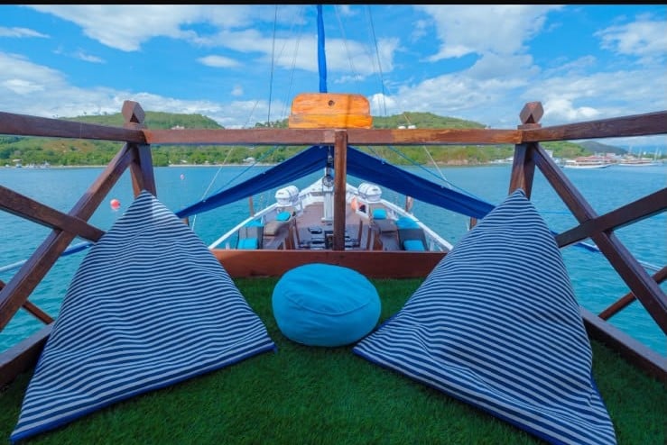 Deluxe Phinisi Sailing Expedition thumbnail 2