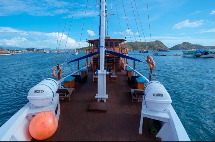 Deluxe Phinisi Sailing Expedition thumbnail 5
