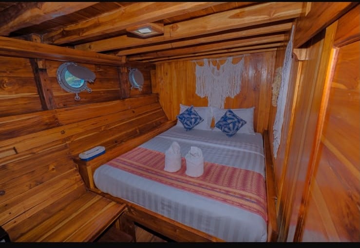 Deluxe Phinisi Sailing Expedition thumbnail 6