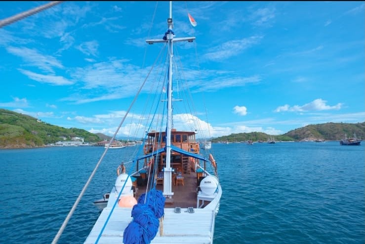 Deluxe Phinisi Sailing Expedition thumbnail 8