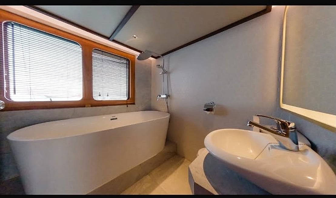 Luxury Private Phinisi thumbnail 2