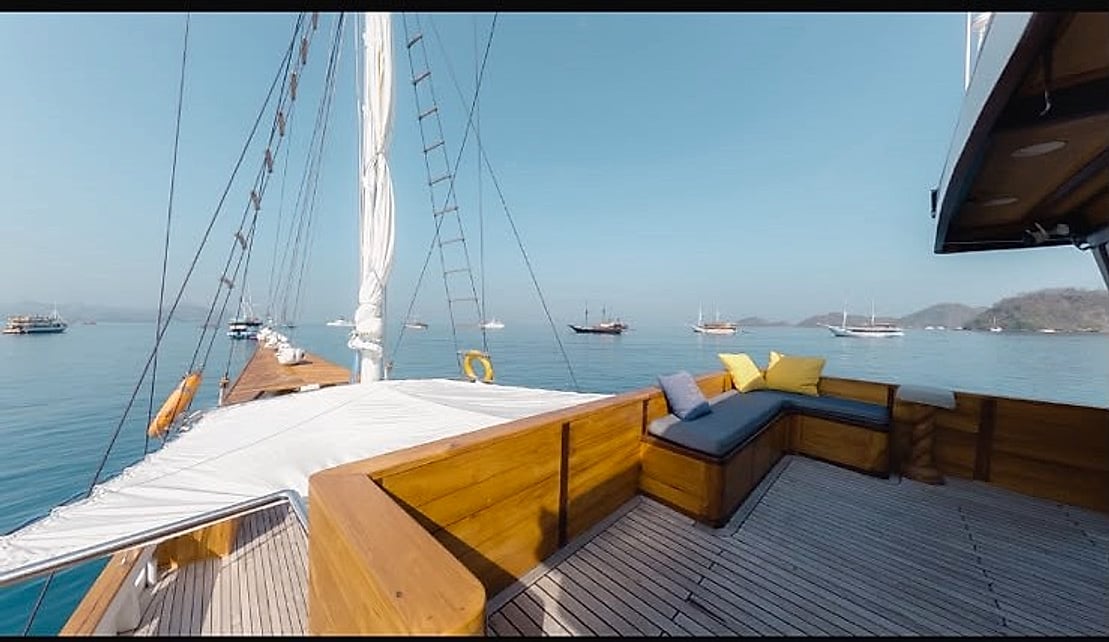 Luxury Private Phinisi thumbnail 5