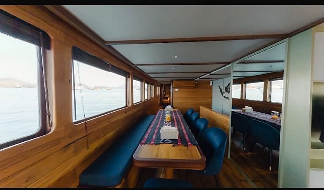 Luxury Private Phinisi thumbnail 6