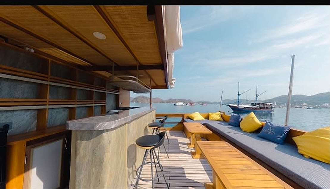 Luxury Private Phinisi thumbnail 8
