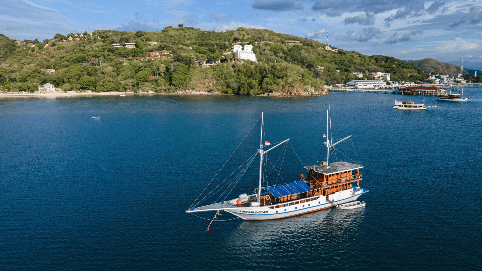Deluxe Phinisi Sailing Expedition